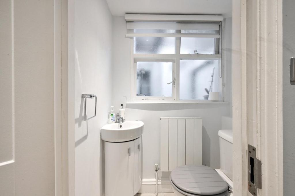Апартаменты Cozy Hideaway In South Ken! Лондон Экстерьер фото