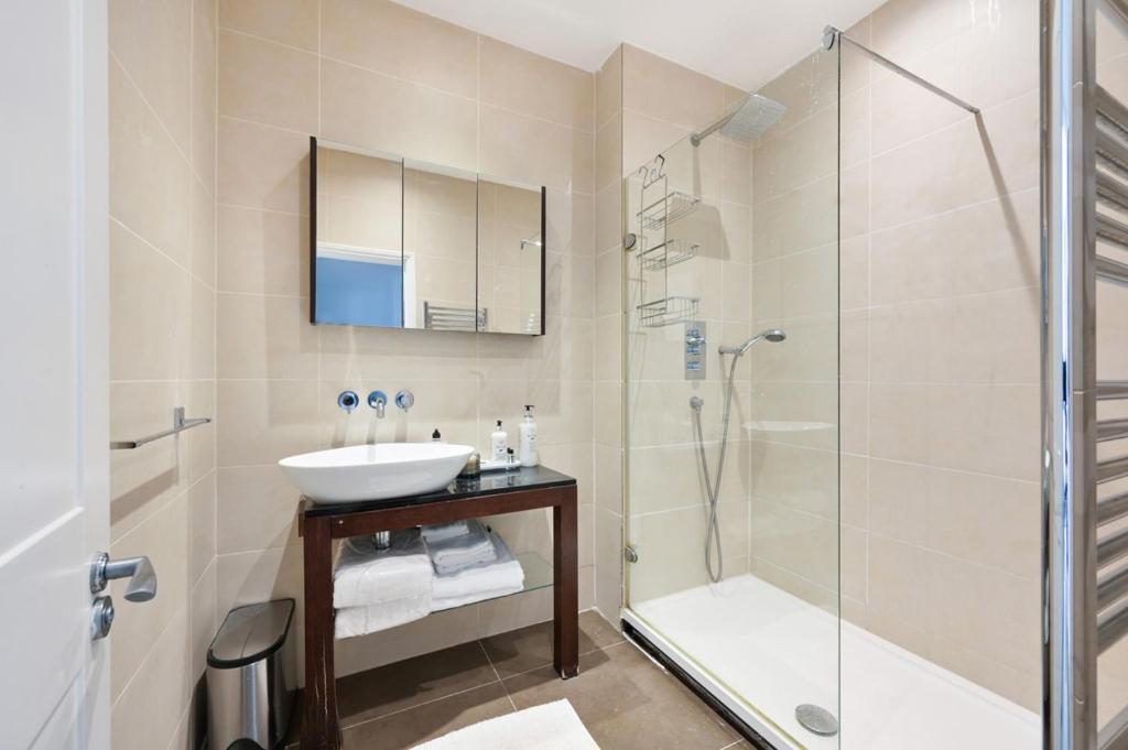 Апартаменты Cozy Hideaway In South Ken! Лондон Экстерьер фото